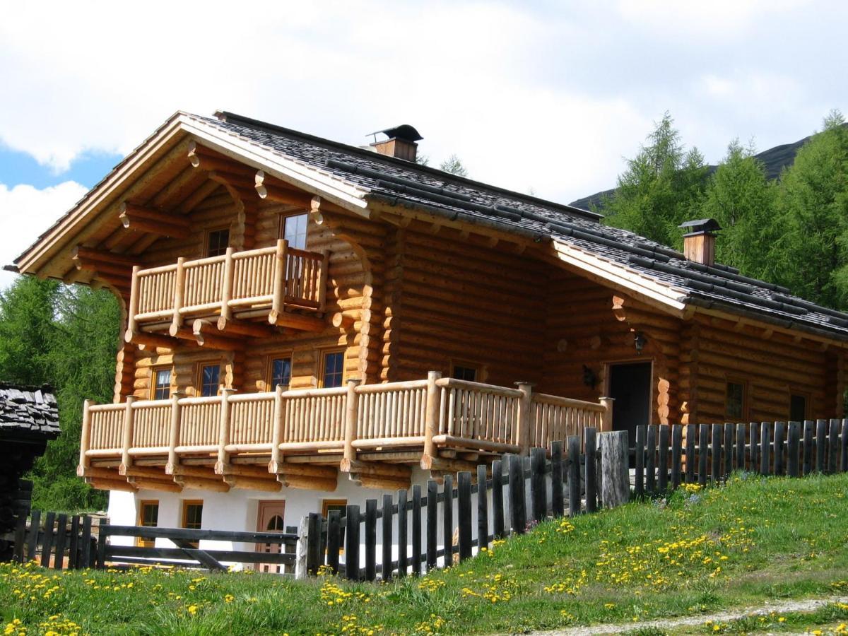 Tomperkasa Villa Apriach Exterior photo